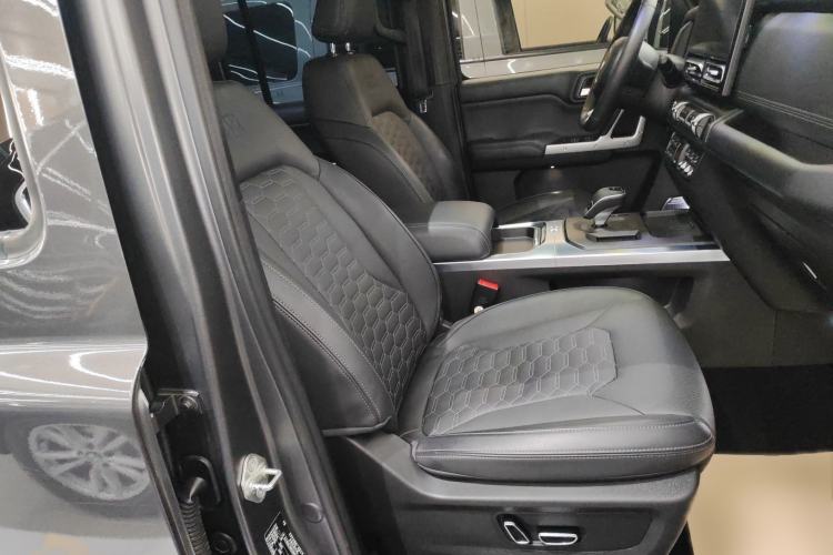 Used 212 T01 2024 2.0T Explorer
