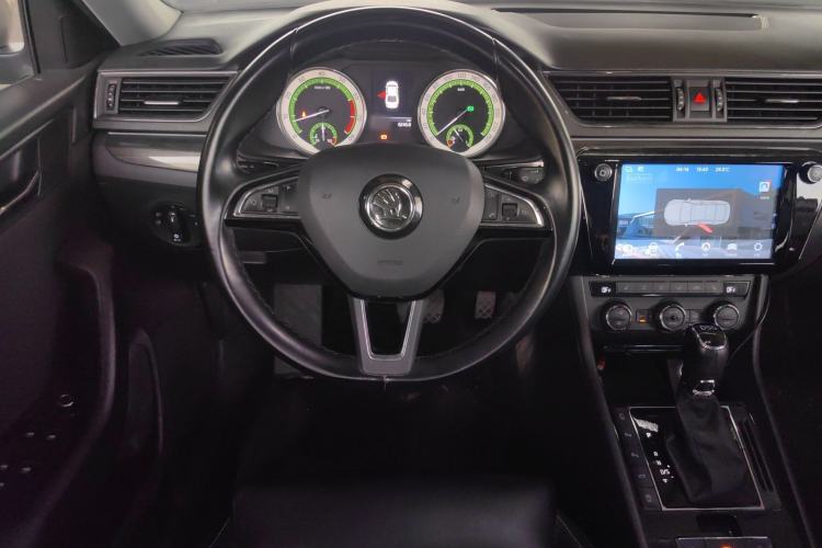 Used Skoda Superb 2018 TSI330 DSG Luxury Edition China VI Standard Steering Wheel