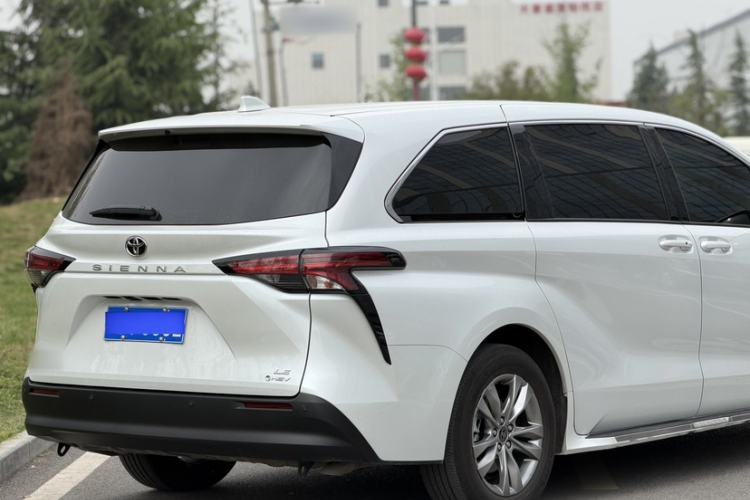 Used Toyota SIENNA 2024 2.5L Hybrid Comfort Edition
