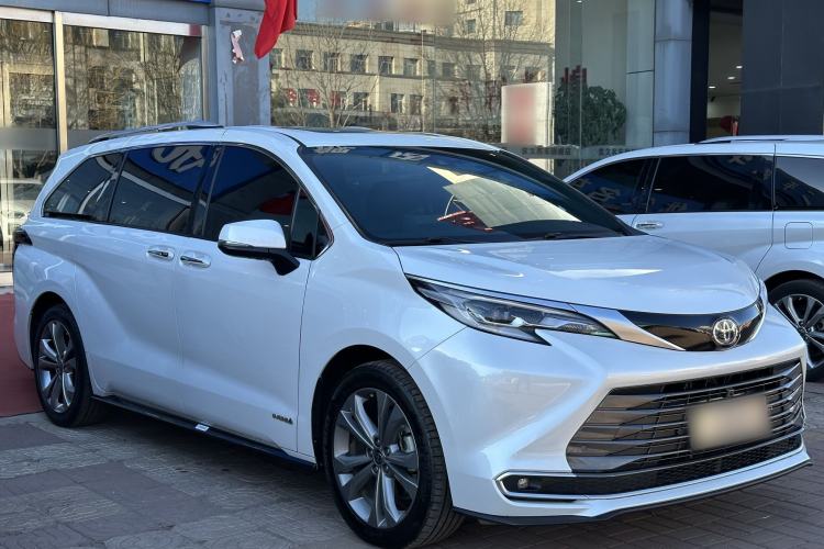 Used Toyota Sienna 2023 2.5L Hybrid Ultimate Edition