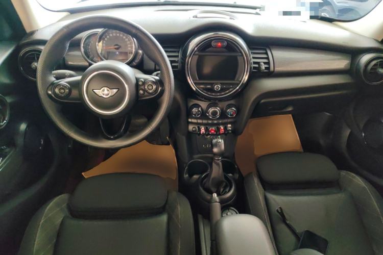 Used MINI 2016 1.5T COOPER Five-Door Edition Center Console