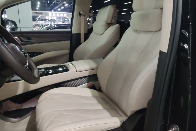 Used Denza D9 2025 DM-i Intelligent Drive 1020 Four-Wheel Drive Prestige Model