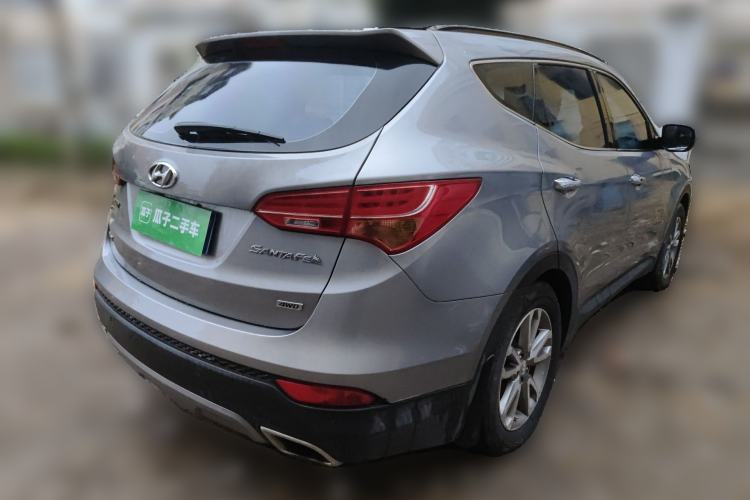 Used Hyundai Santa Fe 2013 2.0T Automatic All-Wheel Drive Top Trim Rear Right 45 Deg