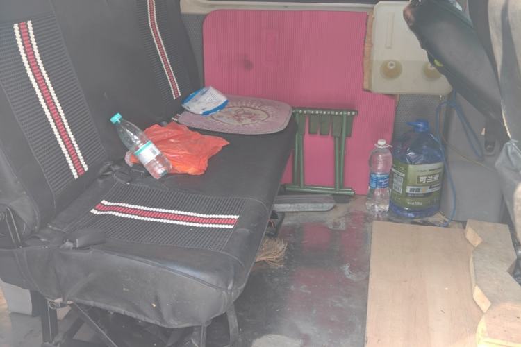 Used SAIC MAXUS Xintu V80 2021 2.0T PLUS Manual Aoyuntong Short Wheelbase Mid-Roof 5/6-Seater
