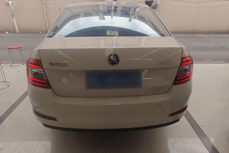 Used Skoda Octavia 2017 1.6L Automatic Front-Wheel Drive Model Rear