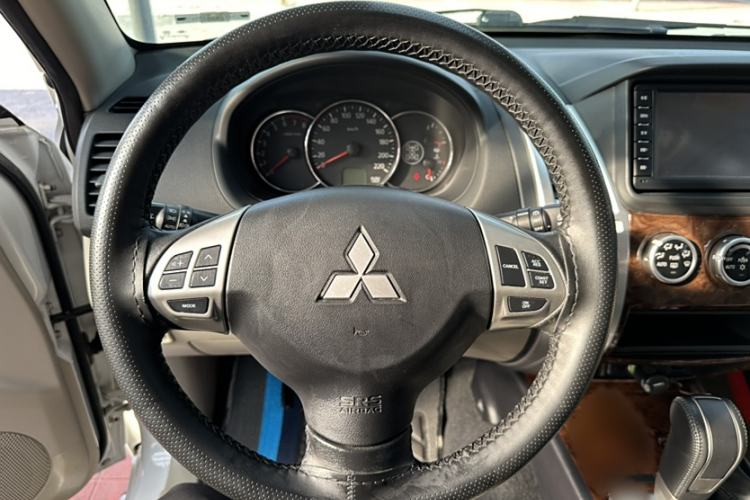 Used Mitsubishi Pajero Sport 2013 3.0L Automatic 4x4 Flagship Edition
