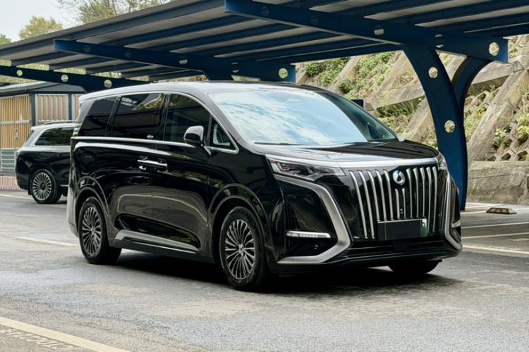 Used Denza D9 2022 EV 600 Four-Wheel Drive Flagship Model
