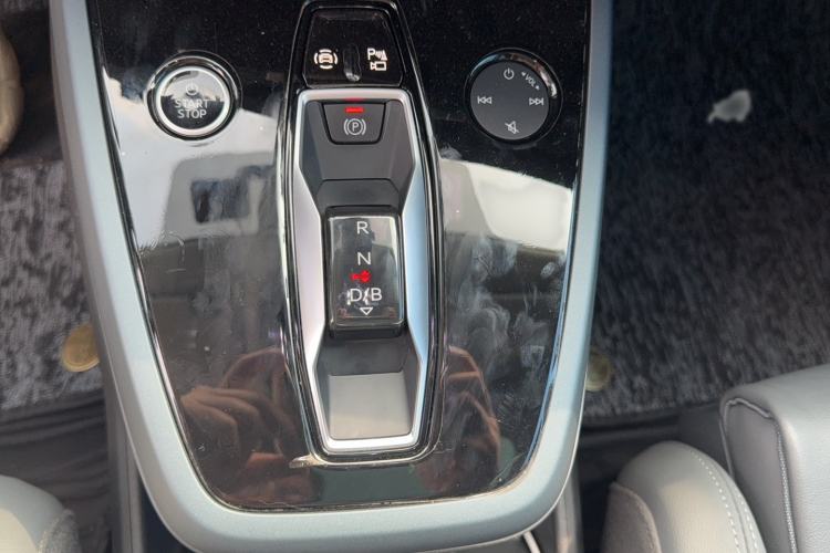 Used Audi Q5 e-tron 2023 40 e-tron Starry Edition Luxury Package Gear Lever