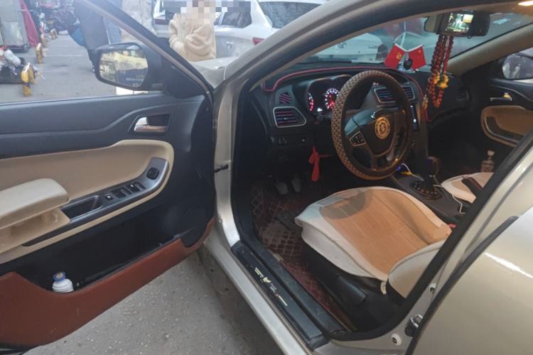 Used Haima Fumei 2014 M5 1.6L Manual Elite Model Driver Seat