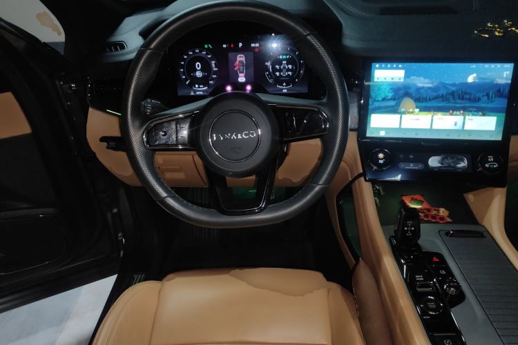 Used Lynk & Co 09 2021 2.0T Halo Six-Seater
