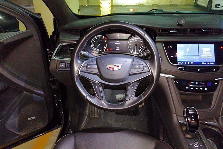 Used Cadillac XT5 2021 2.0T Two-Wheel Drive Luxury Version Steering Wheel