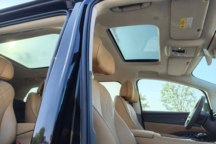 Used Denza D9 2022 EV 600 Four-Wheel Drive Prestige Model