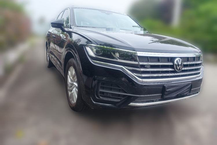Used Volkswagen Touareg 2021 2.0 TSI RuiShang Edition Front Right 45 Deg