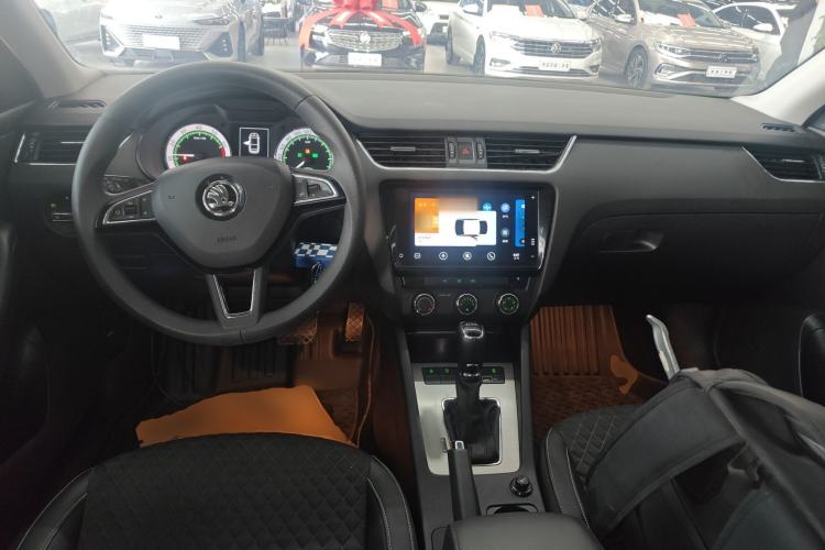 Used Skoda Octavia 2019 TSI280 DSG SmartDrive Luxury Edition China VI Center Console