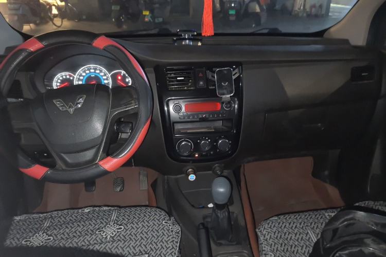 Used Wuling Rongguang V 2016 1.5L Standard Version
