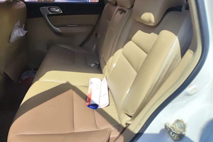 Used Haval H6 2013 Upgraded Model 2.4L Automatic Two-Wheel Drive Elite Version Left Rear Seat