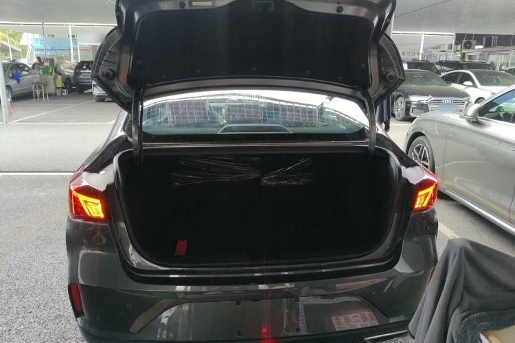 Used CHANGAN Eado 2025 PLUS 1.4T Dual-Clutch High-Energy Version Trunk