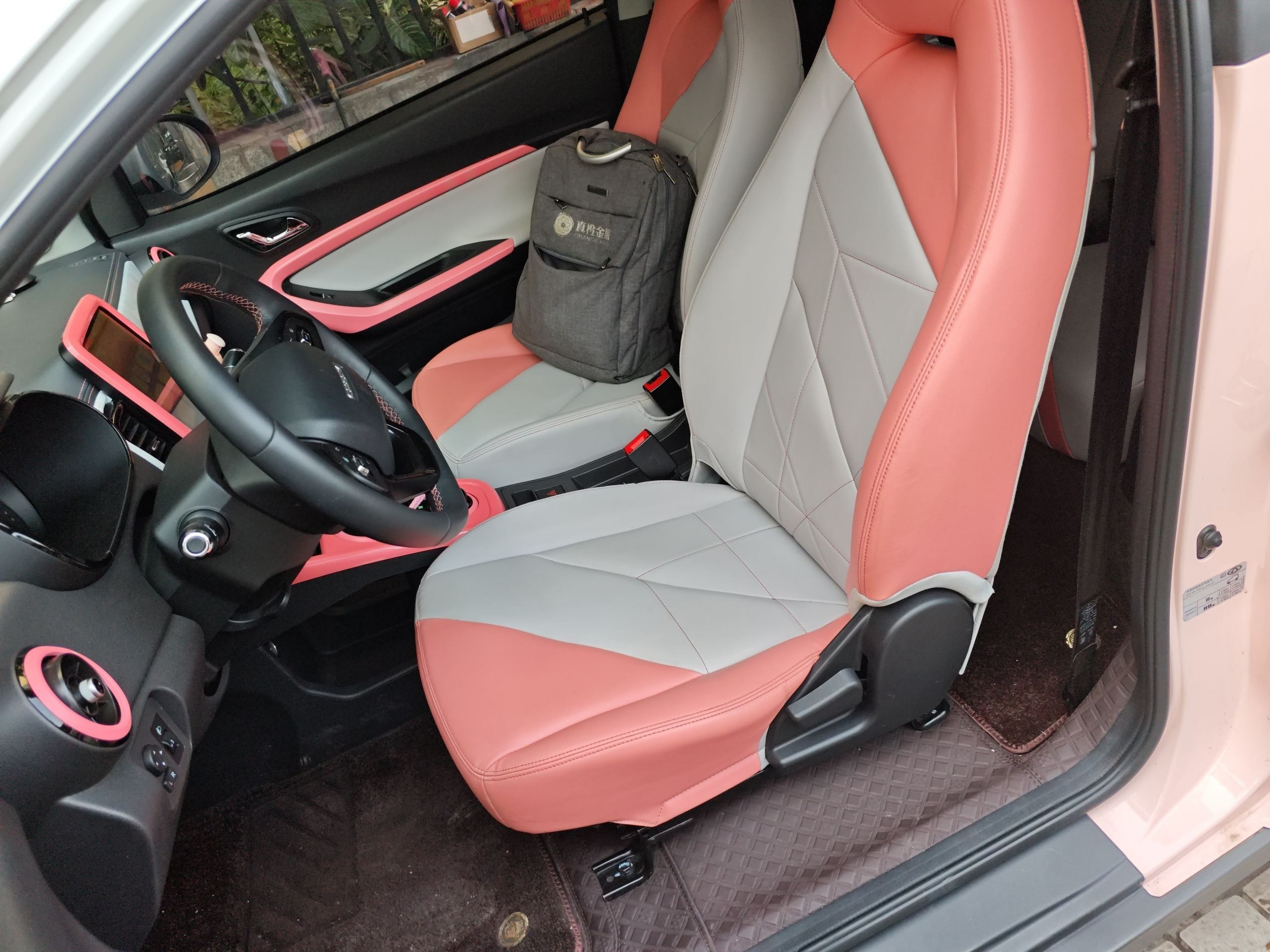 Переднее сиденье в автомобиле