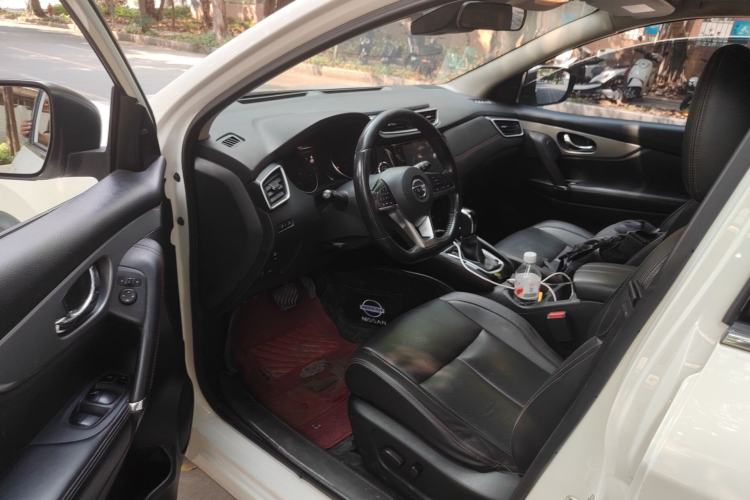 Used Nissan Qashqai 2021 2.0L CVT Luxury Edition Driver Seat