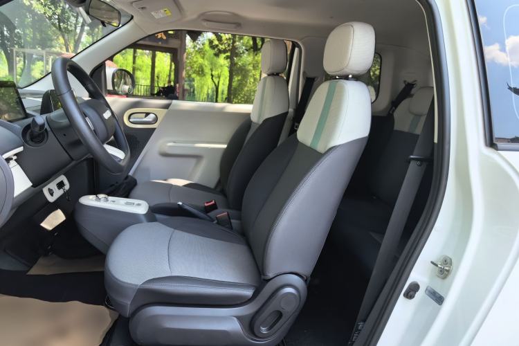 Used CHANGAN NEVO Lumin 2022 155 km – Refreshingly Sweet Edition Left Rear Seat