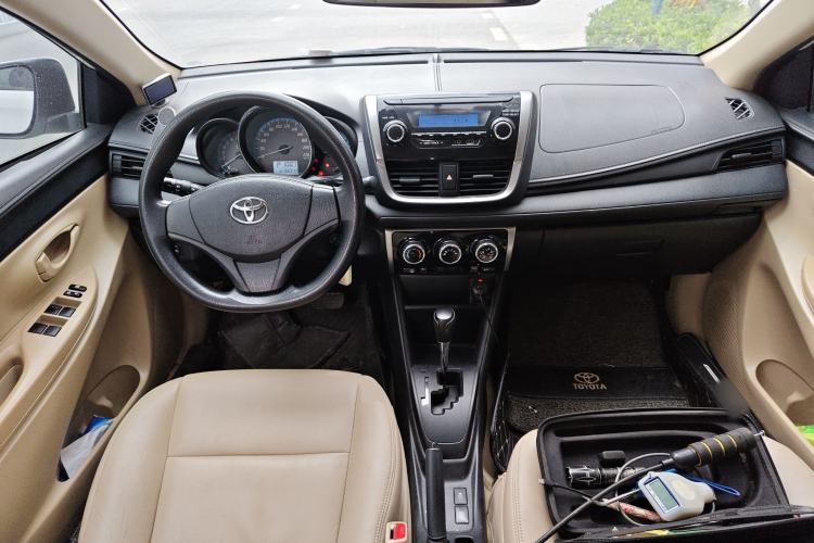 Used Toyota YARiS L Zhi Xiang 2017 1.5E CVT Dynamic Edition Center Console