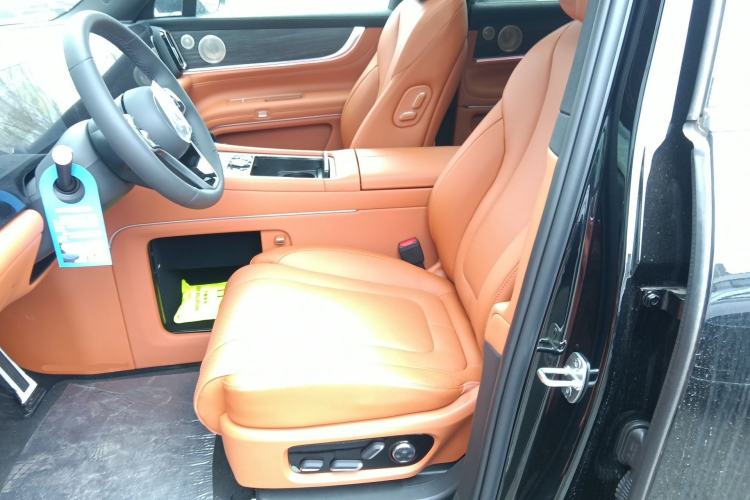 Used Hima AITO M9 2025 Extended-Range Max Version 52 kWh 6-Seater Edition Left Front Seat