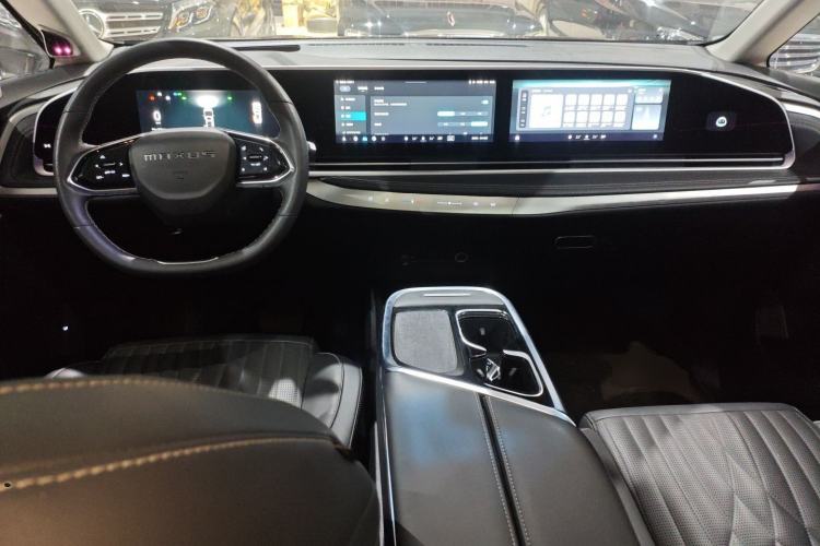 Used SAIC MAXUS G90 2022 2.0T Interstellar Seven-Seater Center Console