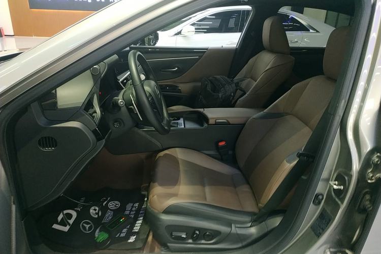 Used Lexus ES 2022 200 Excellence Edition
