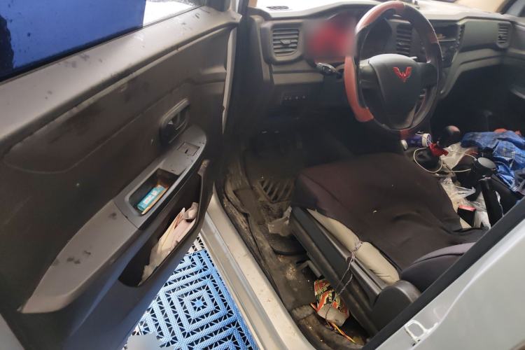 Used Wuling Hongguang V 2022 1.5L Jingqu Edition Electric-Assist LAR Driver Seat