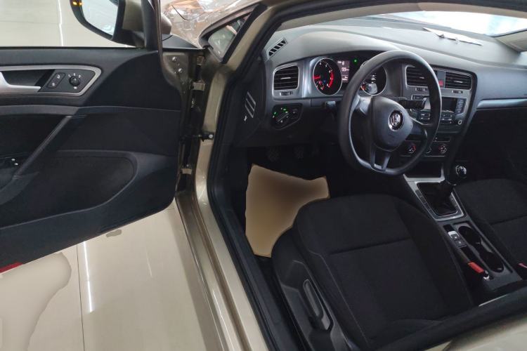 Used Volkswagen Golf 2016 1.6L Manual Fashion Edition
