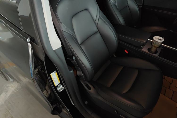 Used Tesla Model Y 2023 Rear-Wheel-Drive Version
