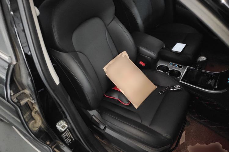 Used Haval H2 2016 Red-Label 1.5T Manual Two-Wheel Drive Luxury Model Right Front Seat