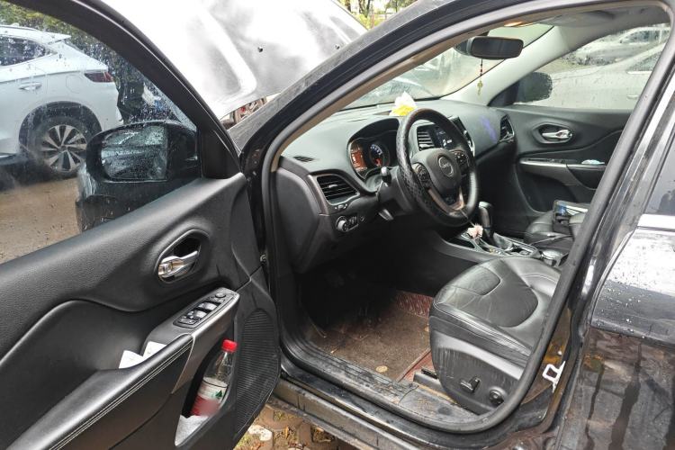 Used Jeep Cherokee 2019 2.0T 2WD Enjoyment Edition China V
