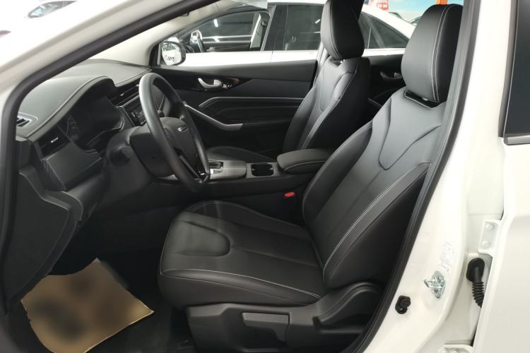 Used Venucia D60 2023 PLUS 1.6L XE CVT Trendy Edition
