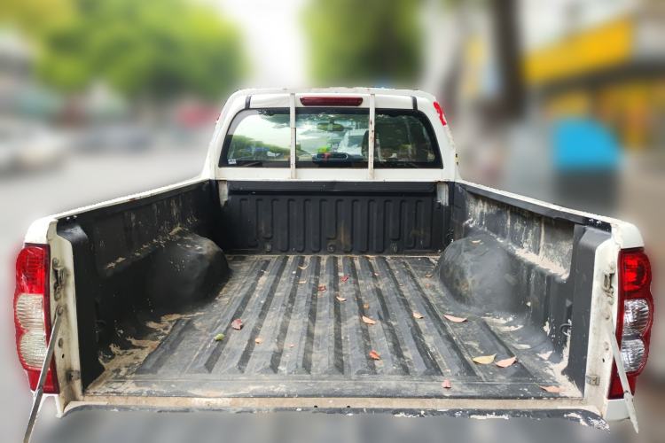 Used Great Wall Wingle 5 2017 2.0T European-spec Diesel Two-Wheel Drive Entry-Level Small Double-Cab GW4D20E Trunk