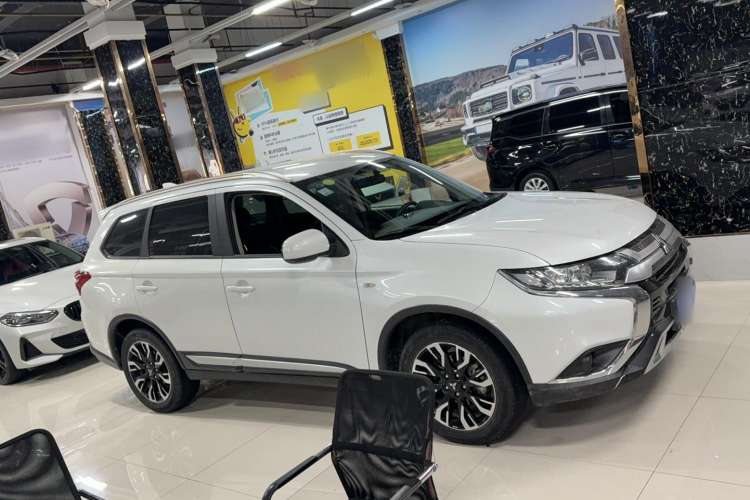 Used Mitsubishi Outlander 2020 2.0L Two-Wheel Drive Comfort Edition 5 Seats
