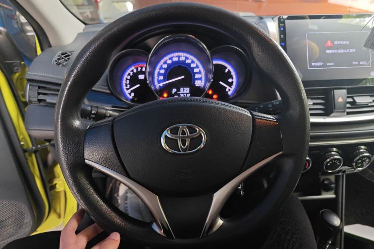 Used Toyota YARiS L Zhi Xuan 2017 1.5G CVT JingSu Model with Upgraded Sunroof Steering Wheel