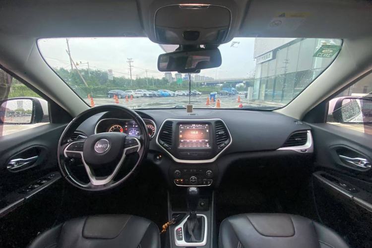 Used Jeep Cherokee 2020 2.0L Two-Wheel Drive Classic Sports Edition