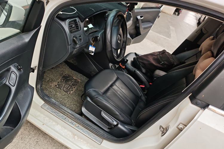 Used Volkswagen Polo 2016 1.4L Manual Fashion Model Driver Seat