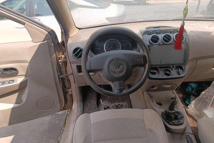 Used Wuling Hongguang 2013 1.5L Comfort Model
