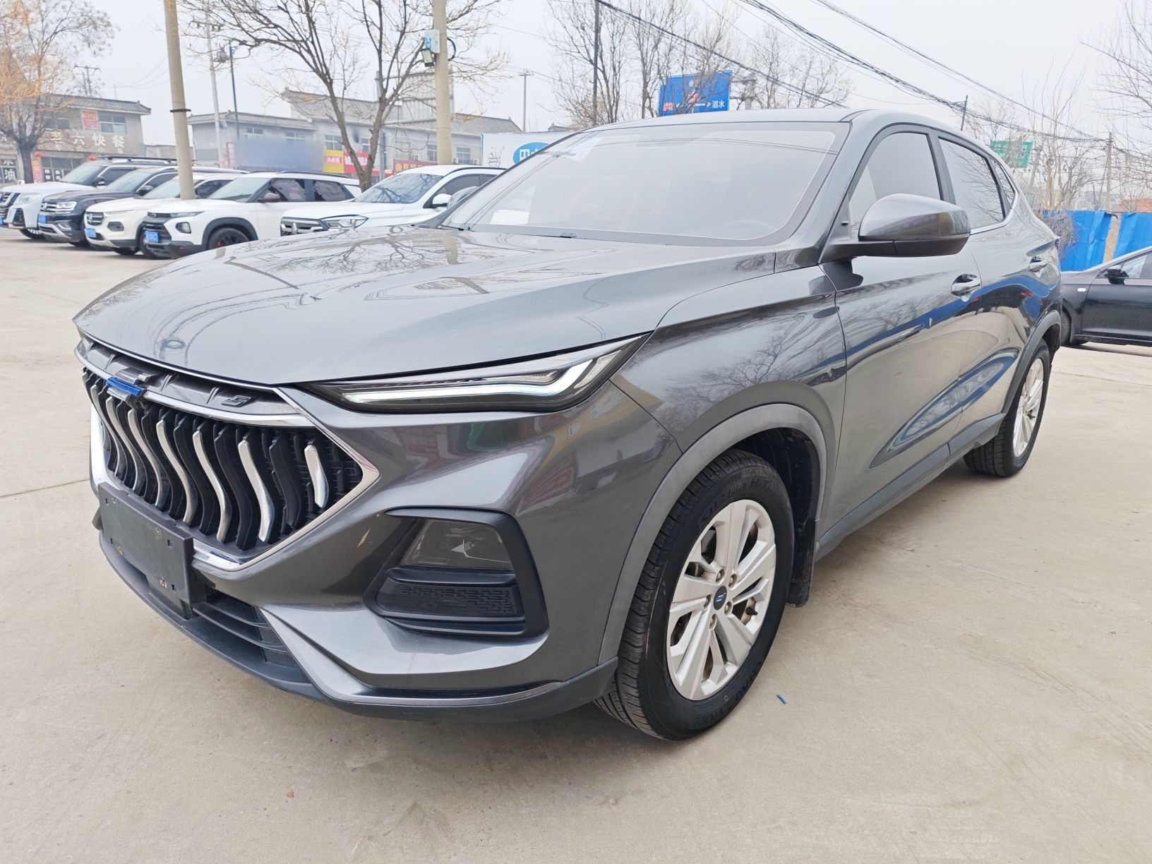 Под передней частью автомобиля