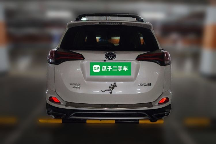 Used Toyota RAV4 2016 2.0L CVT Two-Wheel Drive Fashion Edition China V Standard Rear