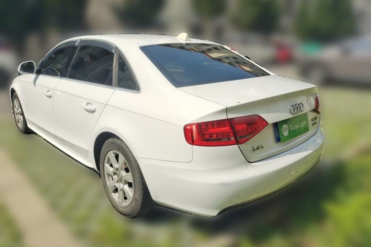 Used Audi A4L 2012 2.0 TFSI automatic Comfort trim level
