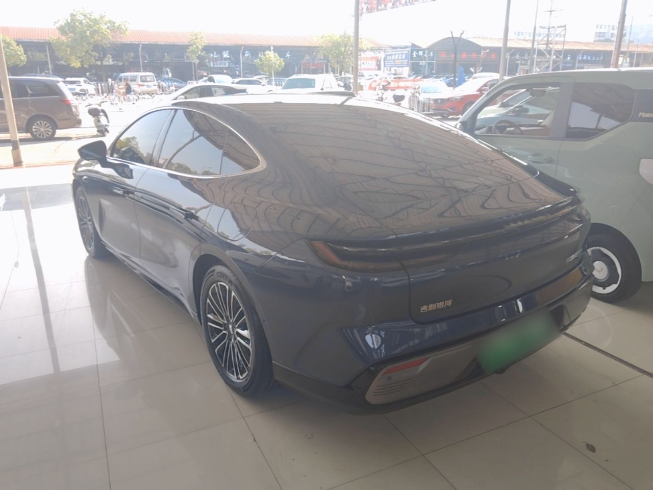 Geely Galaxy 8 2025 130km EM-i Prestige Edition — снимка 4