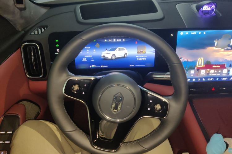 Used Hima AITO M8 2025 Extended-Range Ultra Version 53.4 kWh 6-Seater Edition
