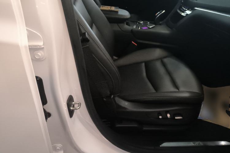 Used Cadillac XT5 2022 2.0T Two-Wheel Drive Luxury Version
