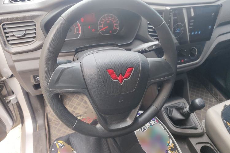 Used Wuling Hongguang V 2022 1.5L Jingqu Edition Enclosed-Window Vehicle with Electric Power Steering LAR