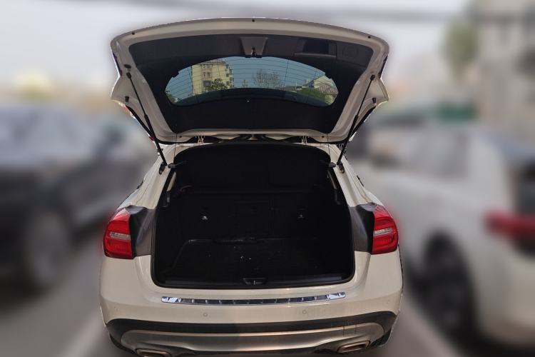 Used Mercedes-Benz GLA 2015 GLA 220 4MATIC Fashion Model Trunk