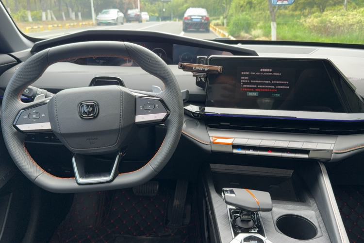 Used CHANGAN UNI-V 2023 1.5T Prestige Model Center Console