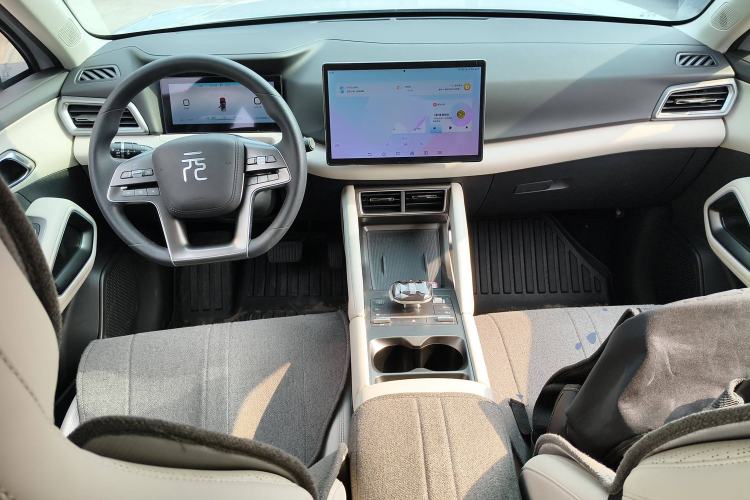 Used BYD Yuan UP 2024 401KM Leading Edition Center Console